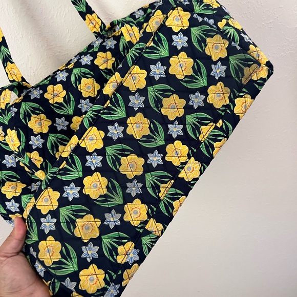 Vera Bradley Original Zip Tote Bag – Daffodils in Premium Cotton - Picture 8 of 9